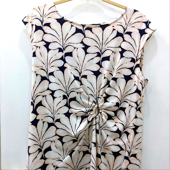 Ivanka Trump Floral Blouse Sleeveless Keyhole - L - Picture 1 of 7